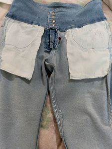 4 Button Jeans