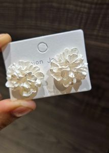 White Flower Korean Stud Earrings