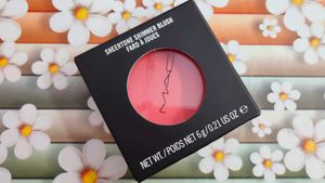 Mac Sheertone Shimmer Blush (Peachykeen)
