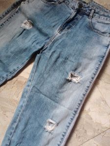 Ripped Cropped Baggy Jeans