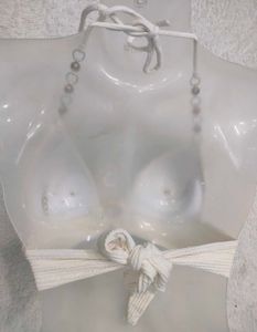 White Bikini Top with Chain Detail 💚