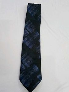 Stylish Patterned Tie