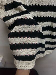 black and white sleeveless knit top s - m
