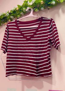 maroon crop top