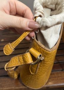 Accessories London Crossbody Bag