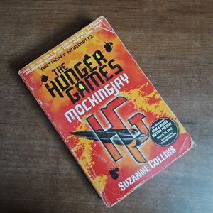 The Hunger Games Mocking Jay By Suzanne Collins
