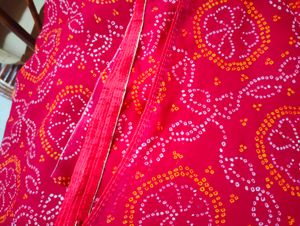 Bandhani Print Saree With Stitched Blouse
