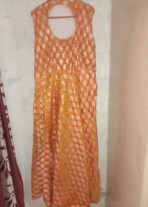 Orange sleeveless and backless gown