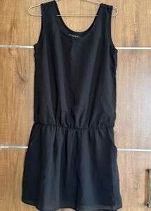 Chic Black Sleeveless Dress
