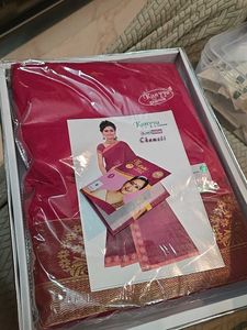 Magenta saree With bindi pattaa