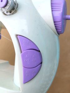 MINI SEWING MACHINE