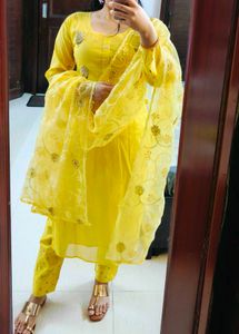 Women Yellow Motif Embellished Kurta Set