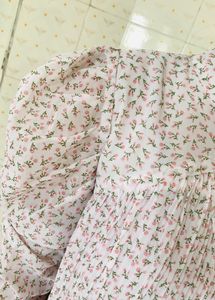 White Floral Top🌸