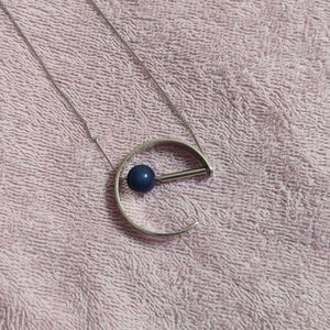 Stylish Pendant With Chain