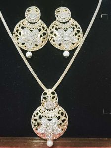 Elegant Gold-Tone Jewelry Set