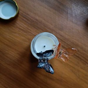 Vanilla Candle With Free Butterfly Clips