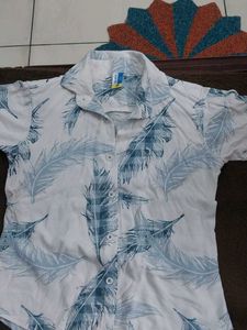 Shirt LIKE New