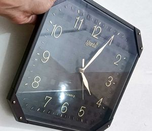 Ajanta Wall Clock With Elegant Colour