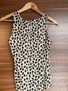 Sleevless Cheetah Pattern Top