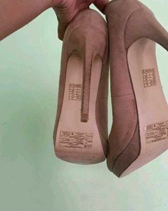 Forever 21 Solid Nude Suede Pumps On Sale