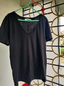 V-Neck Tshirt Black