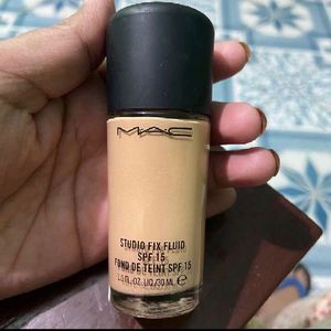 MAC Studio Fix Fluid SPF 15 NC25