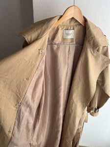 CLASSIC BEIGE TRENCH COAT