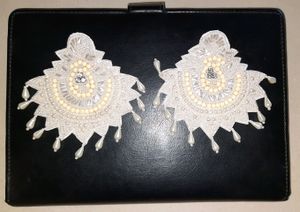 beautiful pearl earrings and pearl hair pins as freebie🥰