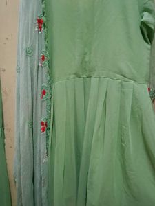 Elegant Green Kurta Set Condition Good
