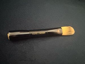 Estee Lauder Make Up Brush ( Used)