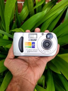 SONY CYBERSHOT DSC-P31 Digital Camera