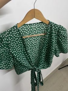 Tie-knot Crop Top
