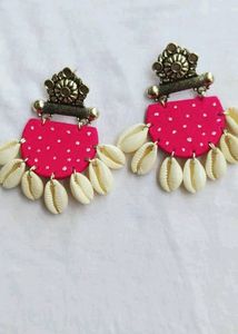 Trendy Black Earrings With Shell 🐚