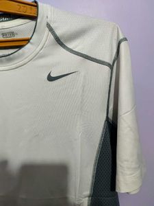 Nike Pro T-Shirt Size M