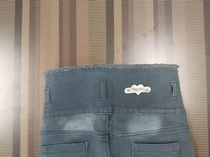 Q-47 Size 28 Slim Fit Women Denim Capri