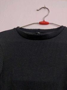 Black Ribbed Crop Top - Casual Style