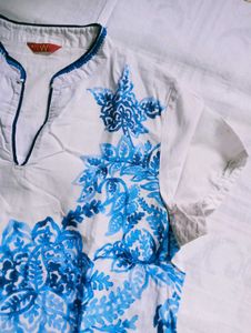Stylish Women Straight Kurti