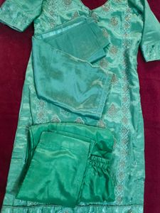 Beautiful Chinon Kurta Set With Sirowsky Work