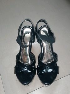 Black 🖤 High Heels 👠 Size -39