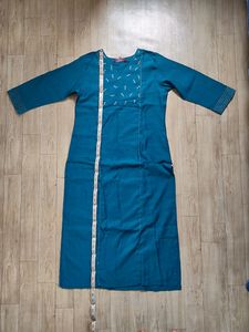 Varanga Women Embroidered Straight Kurta