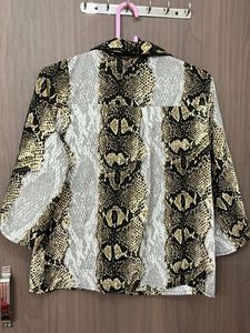 Snakeskin Print flare sleeve top for L size
