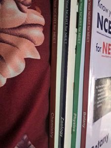 Aakash BYJUS Study Material For Neet Aspirants