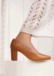 OFFER!! Nude Block Pumps In Beautiful Condition