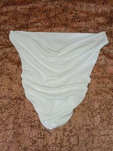 TOP: Off-the-Shoulder White Crop Top