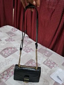 Chic Black Crocodile Crossbody Bag