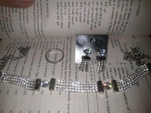 Choker with small Earrings and a Ring