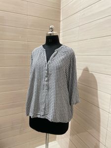 Patterned V-Neck Blouse