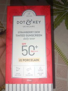 Dot & Key Strawberry Dew Sunscreen