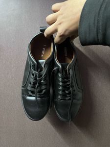 The Roadster Lifestyle Men Black Solid Sneakers