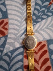 Elegant Gold Women&#39;s Watch